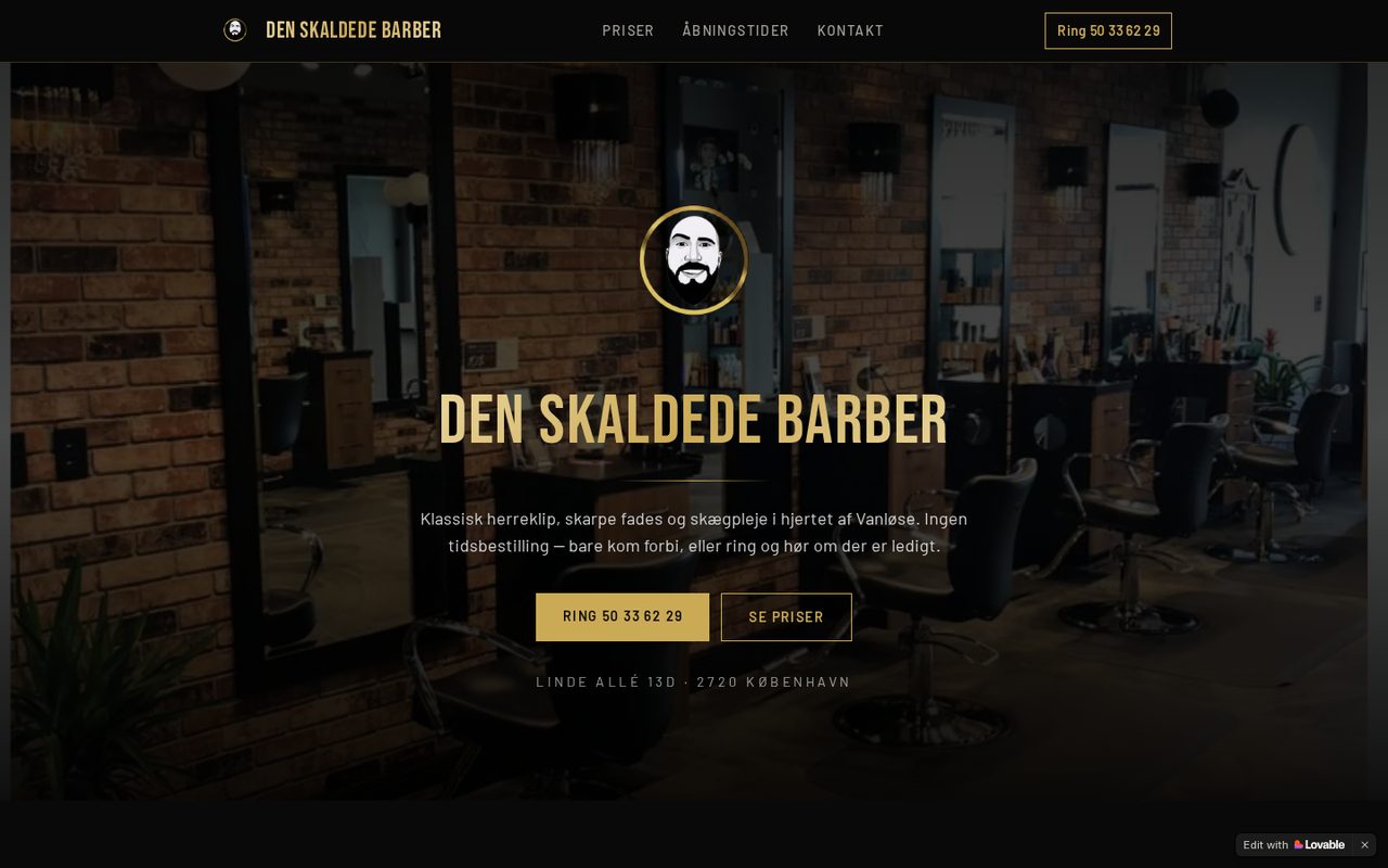 Skærmbillede af hjemmesiden for Den Skaldede Barber med forside og priser